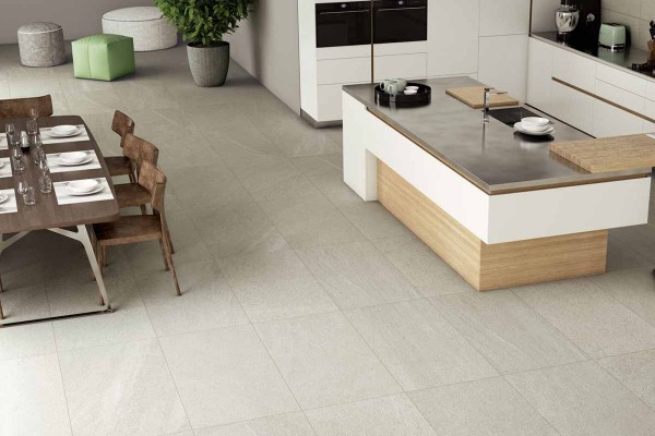Découvrez la collection Limestone de Tuscania : du grès cérame effet pierre de mer aux tons élégants et aux formats polyvalents pour vos espaces.